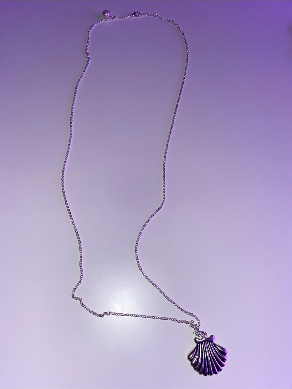Silver Tone Shell Pendant Necklace
